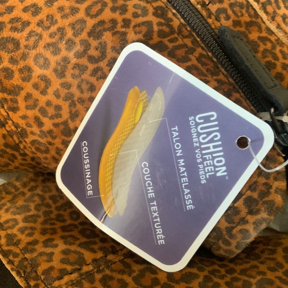 Clarks Pawley Adwin Cheetah Suede Ankle ZipUp Sneaker Leopard Bootie Women's - Picture 8 of 15